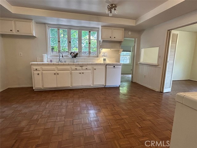 15382 Victory Boulevard, Van Nuys CA: https://media.crmls.org/medias/11dad01c-55db-44d3-9401-448aec8eabac.jpg
