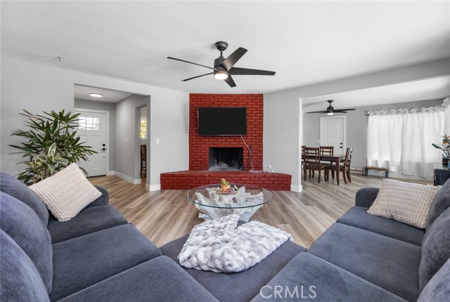 11911 Ivy Lane, Moreno Valley CA: https://media.crmls.org/medias/11dad04d-55be-45ca-b7f3-12e395e6643c.jpg