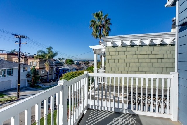 645 Longfellow Avenue, Hermosa Beach CA: https://media.crmls.org/medias/11db16b5-0449-489b-8167-35223a0b474e.jpg