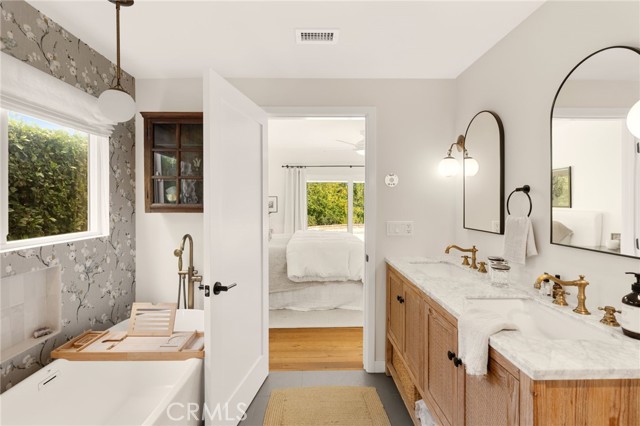 Detail Gallery Image 21 of 30 For 23843 Crosson Dr, Woodland Hills,  CA 91367 - 3 Beds | 2/1 Baths