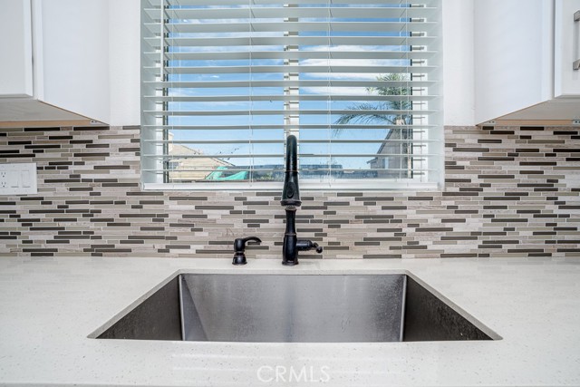 Detail Gallery Image 8 of 43 For 373 Palo Santa, San Jacinto,  CA 92582 - 7 Beds | 4 Baths