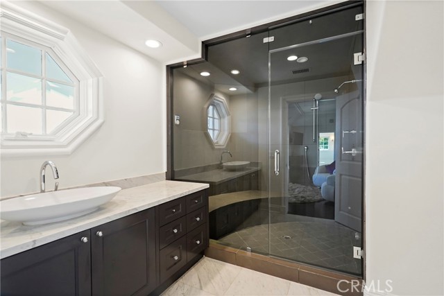 13320 Mulholland Drive, Beverly Hills CA: https://media.crmls.org/medias/11dc5238-a837-49ba-8d86-86cdab26eb3c.jpg