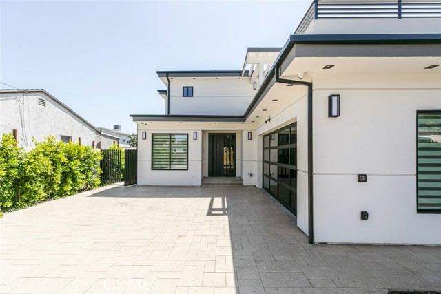 6426 Varna Avenue, Van Nuys CA: https://media.crmls.org/medias/11dcb330-0a02-491a-bc91-c81879678d6c.jpg