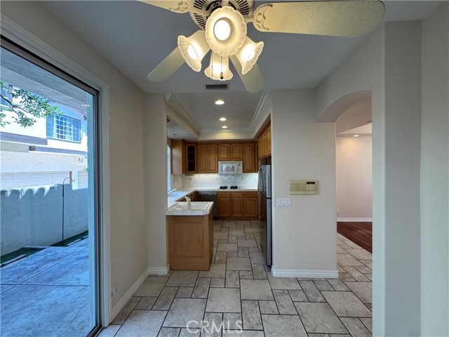Detail Gallery Image 6 of 26 For 2118 Clark Ln a,  Redondo Beach,  CA 90278 - 4 Beds | 3/1 Baths