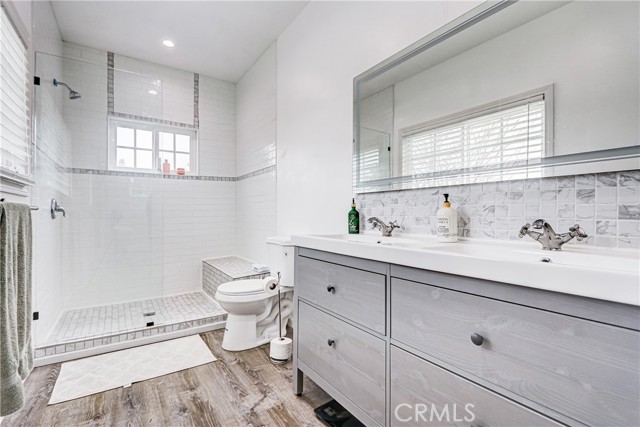 Detail Gallery Image 14 of 29 For 320 E Walnut Ave, El Segundo,  CA 90245 - 5 Beds | 3 Baths