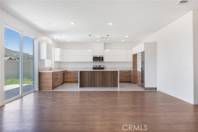Detail Gallery Image 9 of 46 For 14424 Buvan Ct, Moreno Valley,  CA 92555 - 5 Beds | 3/1 Baths