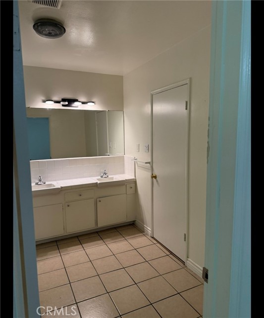 Detail Gallery Image 11 of 12 For 6134 Hazeltine Ave #6,  Van Nuys,  CA 91401 - 2 Beds | 1 Baths