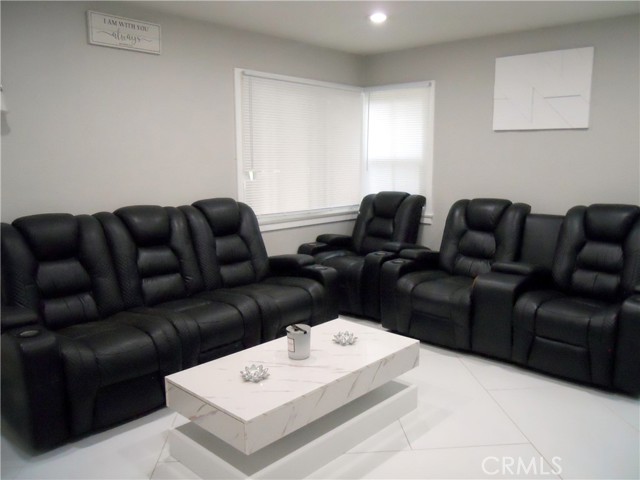 3071 N Crescent Avenue, San Bernardino CA: https://media.crmls.org/medias/11df55db-cd34-48ea-970e-dc8d09fe73d3.jpg