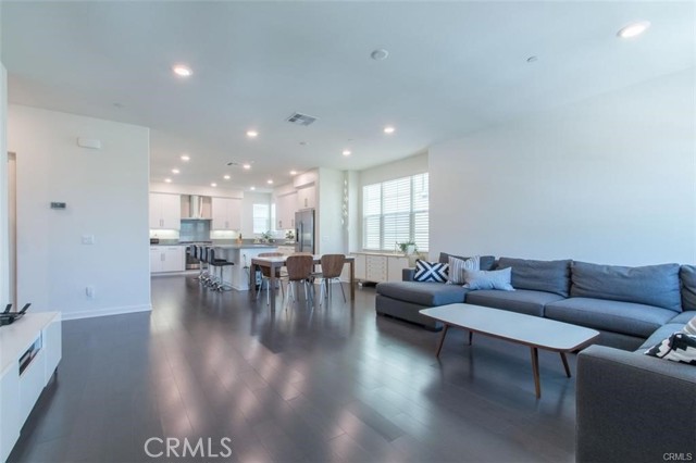 Detail Gallery Image 9 of 49 For 140 Paramount, Irvine,  CA 92618 - 3 Beds | 3/1 Baths