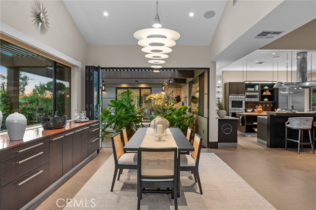 1 Crestwind Drive, Rancho Palos Verdes CA: https://media.crmls.org/medias/11e0372d-1163-4332-9f2c-bcaba816b2eb.jpg