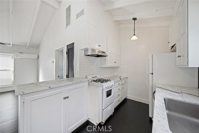 Detail Gallery Image 8 of 33 For 435 Dahlia Ave, Corona Del Mar,  CA 92625 - 3 Beds | 3 Baths