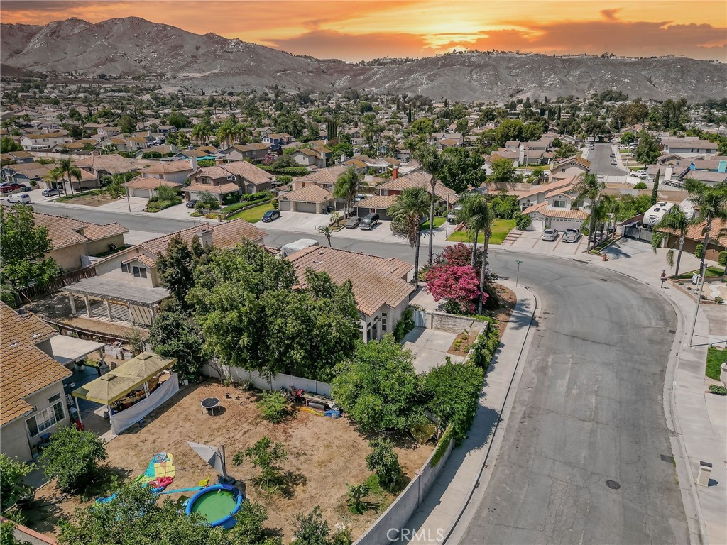 https://media.crmls.org/medias/11e07c0d-0174-4078-8550-535dd5fc476a.jpg?preset=X-Large