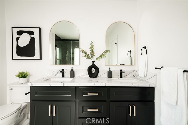 2342 S Cochran Avenue, Los Angeles CA: https://media.crmls.org/medias/11e09e78-5de0-4b85-a180-d61773066868.jpg