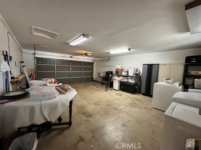 https://media.crmls.org/medias/11e0a81c-4b90-404c-a692-c33a35212812.jpg?preset=X-Large