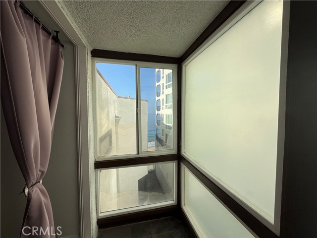 Detail Gallery Image 7 of 9 For 575 Esplanade #303,  Redondo Beach,  CA 90277 - 2 Beds | 2 Baths