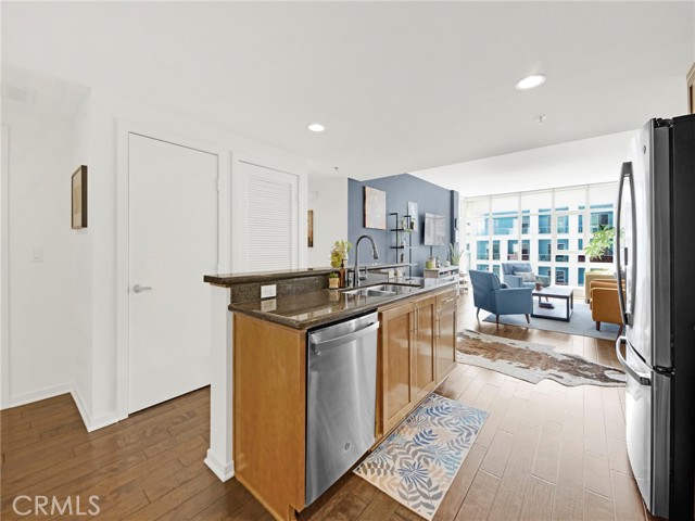 Detail Gallery Image 9 of 52 For 411 W Seaside Way #405,  Long Beach,  CA 90802 - 2 Beds | 2 Baths