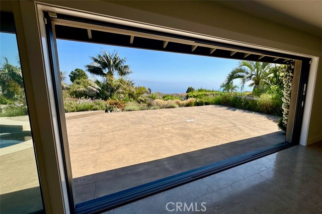 2745 Temple Hills Drive, Laguna Beach CA: https://media.crmls.org/medias/11e13b83-809b-45ec-b9ad-897291257e8d.jpg