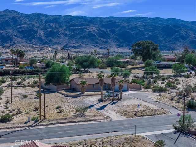 73255 Two Mile Road, 29 Palms CA: https://media.crmls.org/medias/11e1f821-3d4e-4dd5-b385-9f6dcb13dce8.jpg