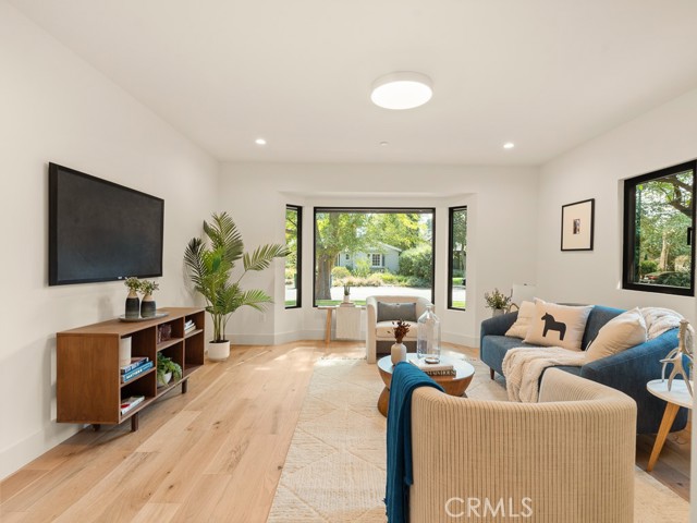 Detail Gallery Image 39 of 68 For 11911 Hartsook, Valley Village,  CA 91607 - 5 Beds | 4 Baths