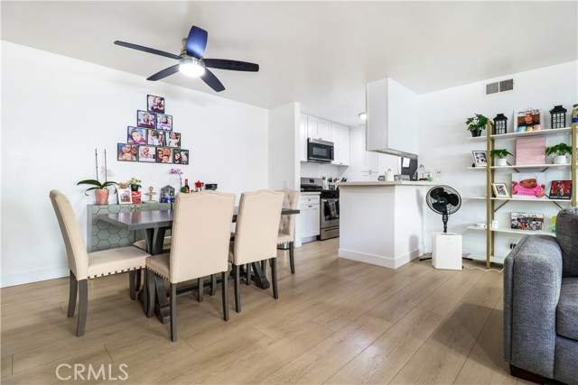 Detail Gallery Image 7 of 32 For 5700 Etiwanda Ave #105,  Tarzana,  CA 91356 - 3 Beds | 2 Baths