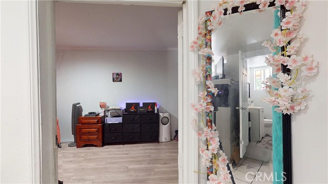 5854 Woodlawn Avenue, Los Angeles CA: https://media.crmls.org/medias/11e4c7d1-a503-493f-8a76-19074531c270.jpg