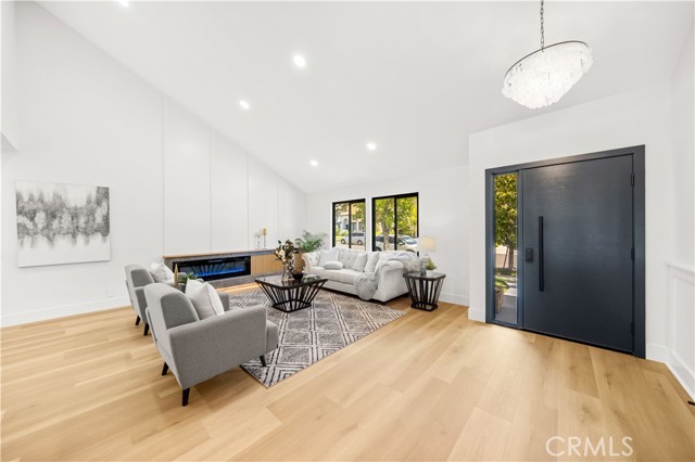 25011 Mammoth Circle, Lake Forest CA: https://media.crmls.org/medias/11e4fb90-4017-4d28-8177-611ad914b5eb.jpg