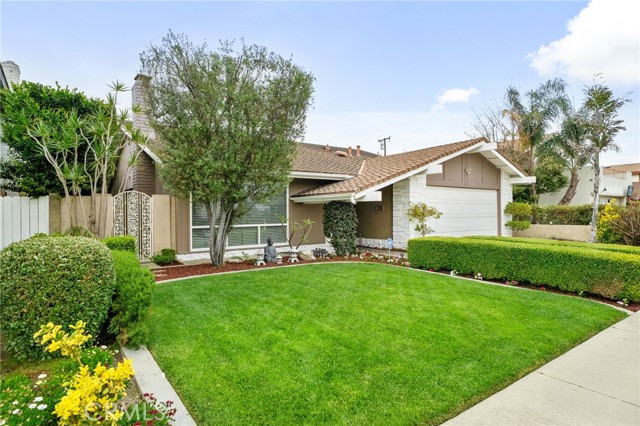 Detail Gallery Image 2 of 35 For 1660 W Sallie Ln, Anaheim,  CA 92802 - 4 Beds | 2 Baths