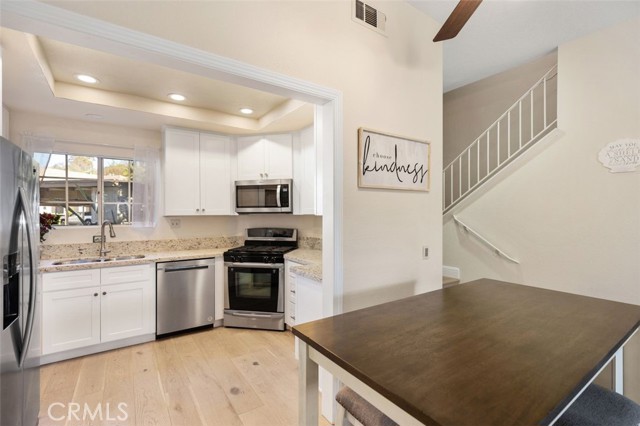 Detail Gallery Image 10 of 44 For 24382 Larchmont Ct #66,  Laguna Hills,  CA 92653 - 2 Beds | 2/1 Baths