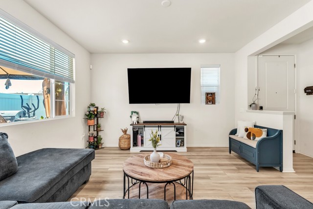 Detail Gallery Image 8 of 46 For 28175 Ashtree St, Temecula,  CA 92591 - 3 Beds | 2/1 Baths