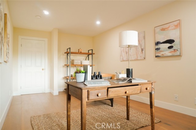 23242 Burbank Boulevard, Woodland Hills CA: https://media.crmls.org/medias/11e6cc2e-06f2-4c13-b5d1-c4da7c8aa810.jpg