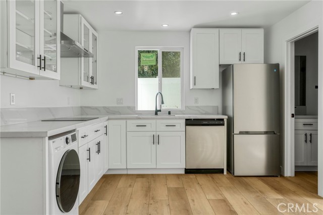 Detail Gallery Image 18 of 43 For 7909 Aldea Ave, Lake Balboa,  CA 91406 - 6 Beds | 5/2 Baths