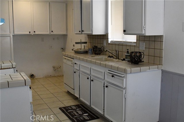 1956 Calle Arboleda, Hemet CA: https://media.crmls.org/medias/11e6f88c-e605-498f-847c-6b697b355128.jpg