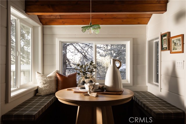 1149 Scenic Way, Rimforest CA: https://media.crmls.org/medias/11e8470b-2276-4502-82fc-dd63349f9fe5.jpg