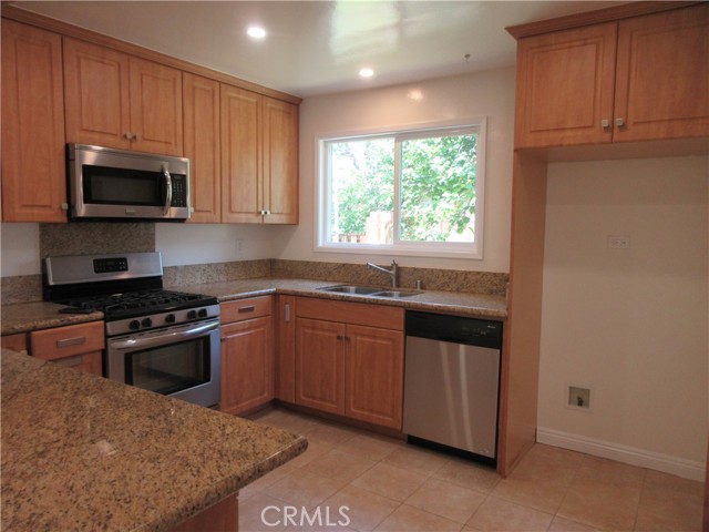 Detail Gallery Image 4 of 32 For 18330 Blackhawk St, Porter Ranch,  CA 91326 - 3 Beds | 3 Baths