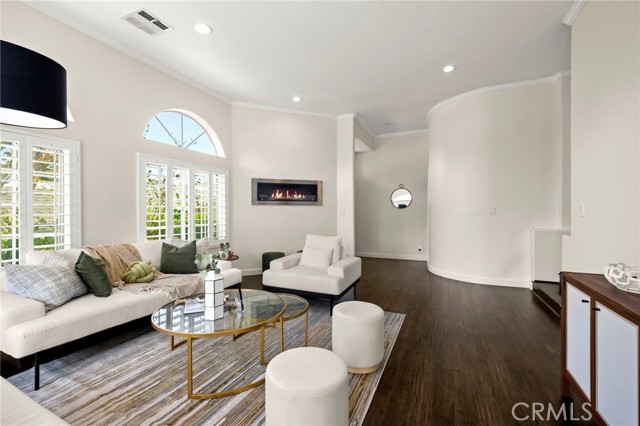 Detail Gallery Image 4 of 32 For 12919 Bloomfield St #1,  Studio City,  CA 91604 - 3 Beds | 3 Baths