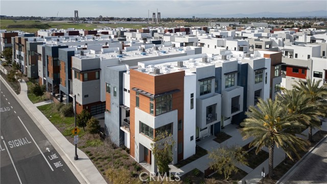 Detail Gallery Image 5 of 37 For 430 Transport, Tustin,  CA 92782 - 4 Beds | 3/1 Baths