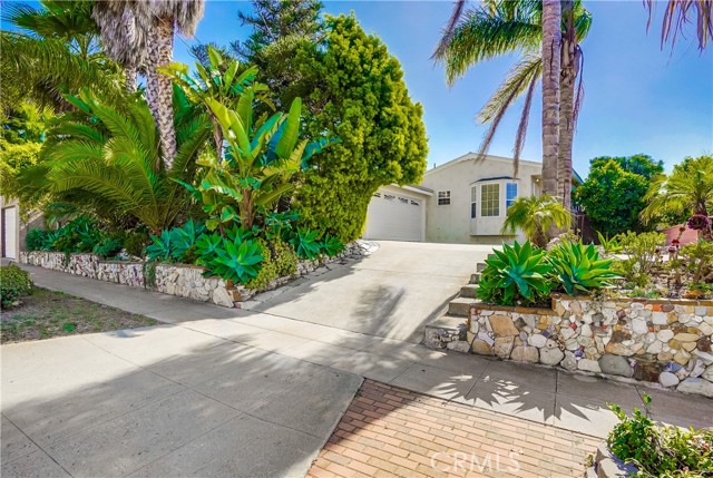 851 W Hamilton Avenue, San Pedro CA: https://media.crmls.org/medias/11ea2430-4b45-4a07-a0f9-4cbe22fe8122.jpg