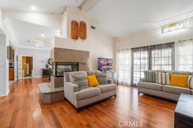 Detail Gallery Image 9 of 36 For 13720 Woodcock Avenue, Sylmar,  CA 91342 - 4 Beds | 3 Baths