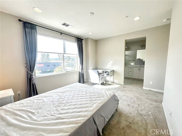 Detail Gallery Image 9 of 24 For 718 Central Ave, Upland,  CA 91786 - 3 Beds | 3/1 Baths