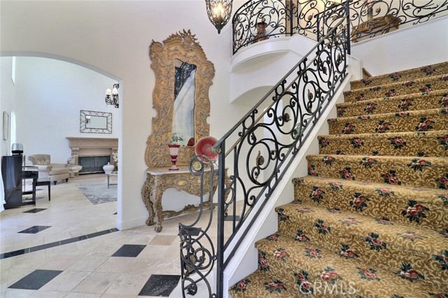 Detail Gallery Image 4 of 37 For 8424 Sunnyslope Dr, San Gabriel,  CA 91775 - 6 Beds | 5 Baths