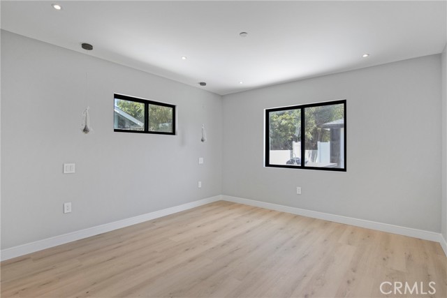 20522 Sherman Way, Winnetka CA: https://media.crmls.org/medias/11ea9641-46db-4184-ad27-eb1c04063f00.jpg