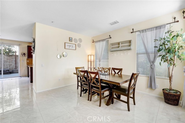 Detail Gallery Image 9 of 38 For 13223 Norfolk Ct, Moorpark,  CA 93021 - 3 Beds | 2/1 Baths
