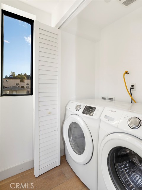 Detail Gallery Image 36 of 46 For 2400 Glendale Ct, Los Angeles,  CA 90039 - 3 Beds | 3 Baths