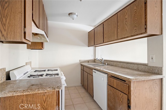 Detail Gallery Image 9 of 19 For 16226 Vanowen St #203,  Van Nuys,  CA 91406 - 1 Beds | 1 Baths