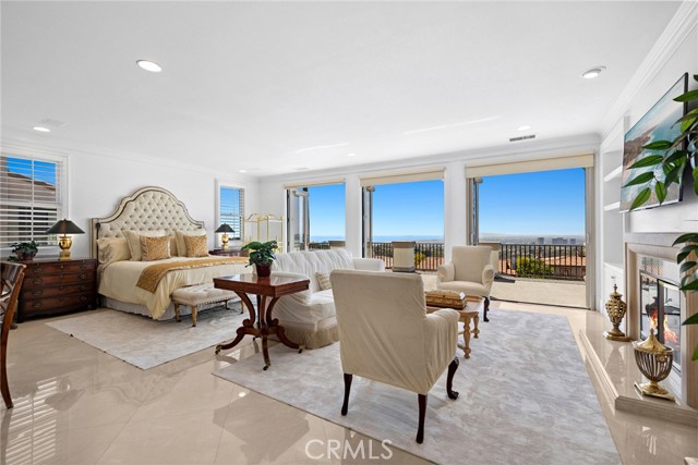 7 Vista Luci, Newport Coast CA: https://media.crmls.org/medias/11ed8af0-081d-4228-97e6-15c0960d12c8.jpg