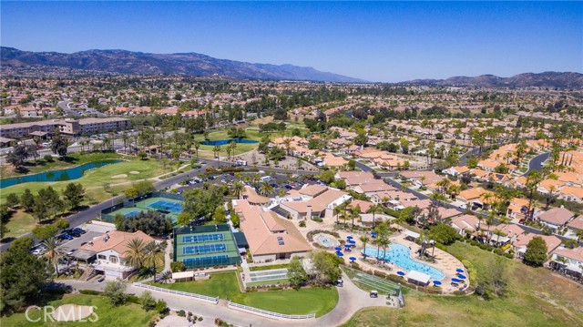 24182 Via Llano, Murrieta CA: https://media.crmls.org/medias/11ee69b3-cb1c-4cc9-8a65-047f607adf09.jpg