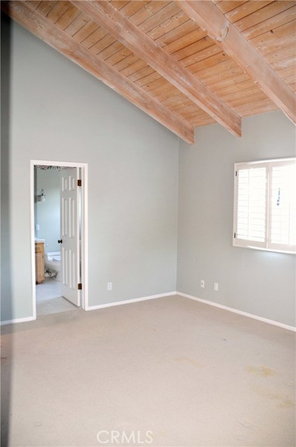 Master bedroom has the vaulted ceilings and ensuite bathroom.