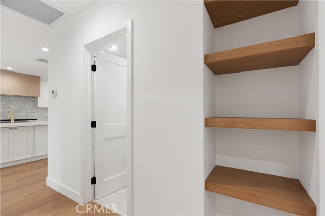 Detail Gallery Image 20 of 38 For 8334 Winsford Ave, Los Angeles,  CA 90045 - 5 Beds | 4 Baths