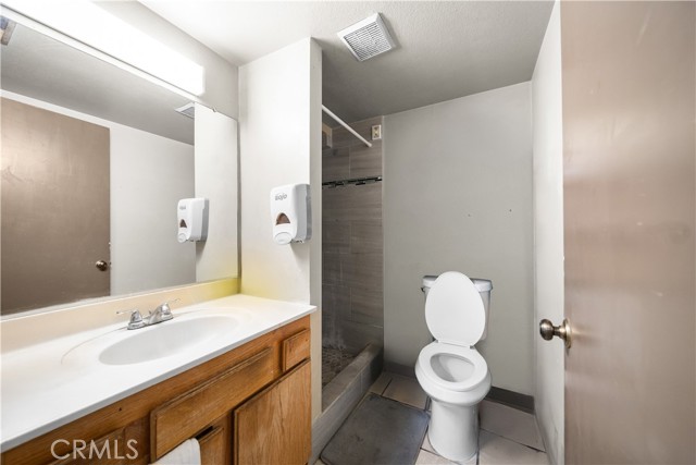 Detail Gallery Image 7 of 18 For 6927 Lanto, Commerce,  CA 90040 - 3 Beds | 3 Baths