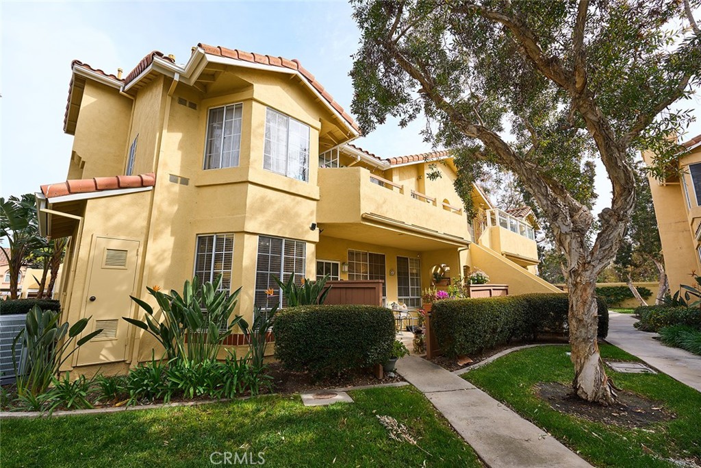 33 Giovanni Aisle #360